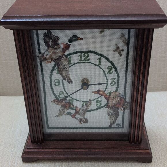 Vintage Handcrafted Cross Stitch Duck Battery Operated Wood Mantel Clock 1989 - Picture 13 of 13